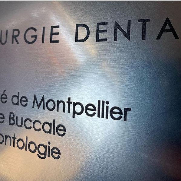 plaques_professionnelles_acrylique_gravee_plexi_dentiste